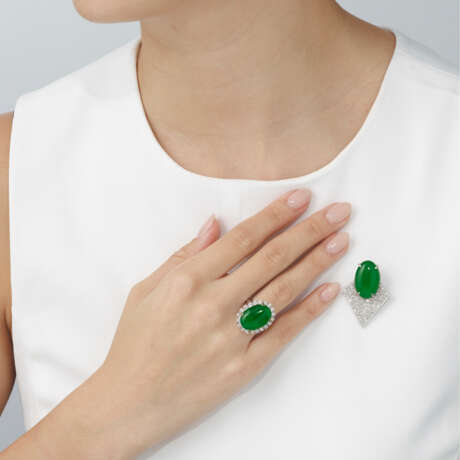 NO RESERVE - JADEITE AND DIAMOND RING AND BROOCH - Foto 4