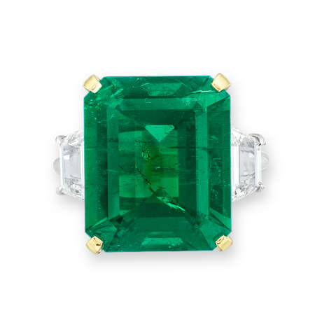 IMPORTANT EMERALD AND DIAMOND RING - photo 1