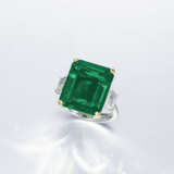 IMPORTANT EMERALD AND DIAMOND RING - photo 2