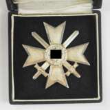 Kriegsverdienstkreuz, 1. Klasse mit Schwertern, im Etui - 1. - фото 2