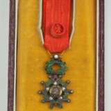 Frankreich: Orden der Ehrenlegion, 9. Modell (1870-1951), Offizierskreuz Miniatur, im Etui - mit Diamant-Besatz. - фото 1