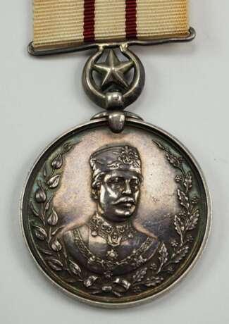 Malaysia: Sultanat Johore, Medaille für langen Dienst und gute Führung (1886). - photo 1