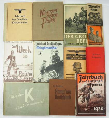 3. Reich: Lot Militär-Literatur. - фото 1