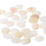 36 ovale kalibrierte Opal-Cabochons von zus. ca. 50,9 ct, - Foto 2