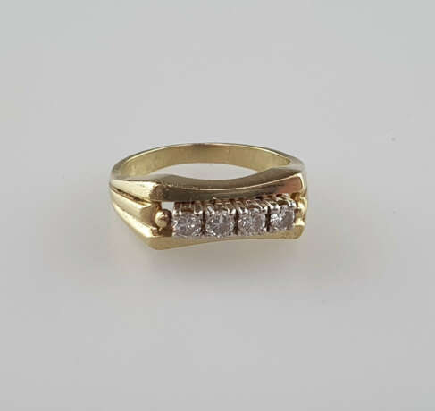 Goldring mit Diamanten - фото 1