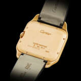 CARTIER. AN 18K PINK GOLD SQUARE WRISWATCH - Foto 2