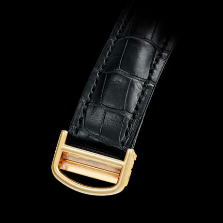 CARTIER. AN 18K PINK GOLD RECTANGULAR DUAL TIME WRISTWATCH - photo 3