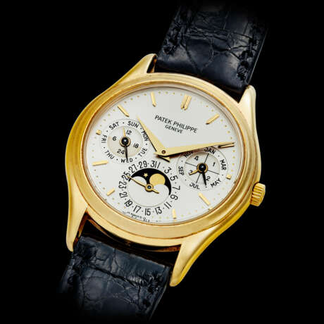 PATEK PHILIPPE. A VERY RARE 18K GOLD AUTOMATIC PERPETUAL CALENDAR WRISTWATCH WITH MOON PHASES, 24 HOUR AND LEAP YEAR INDICATION - Foto 2