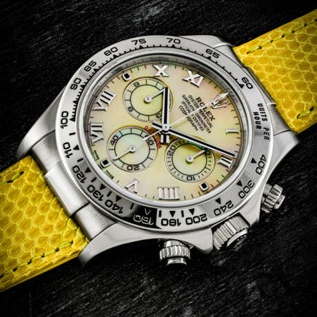 ROLEX. AN 18K WHITE GOLD AUTOMATIC CHRONOGRAPH WRISTWATCH WITH YELLOW MOTHER-OF-PEARL DIAL - фото 1