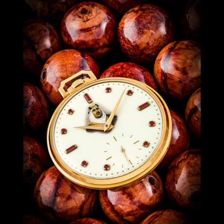PATEK PHILIPPE. A VERY RARE 18K PINK GOLD POCKET WATCH WITH RUBY-SET ENAMEL DIAL WITH PAINTED PORTRAIT OF KING OF SAUDI ARABIA - фото 1