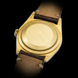 ROLEX. A RARE 18K GOLD AUTOMATIC WRISTWATCH WITH SWEEP CENTRE SECONDS, DATE AND WOOD DIAL - фото 2