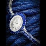 PATEK PHILIPPE. A LADY’S POSSIBLY UNIQUE AND ELEGANT 18K WHITE GOLD, DIAMOND AND SAPPHIRE-SET BRACELET WATCH - фото 1