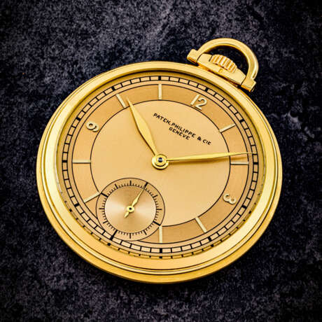 PATEK PHILIPPE. A RARE AND GORGEOUS 18K GOLD POCKET WATCH WITH TWO-TONE DIAL - фото 1