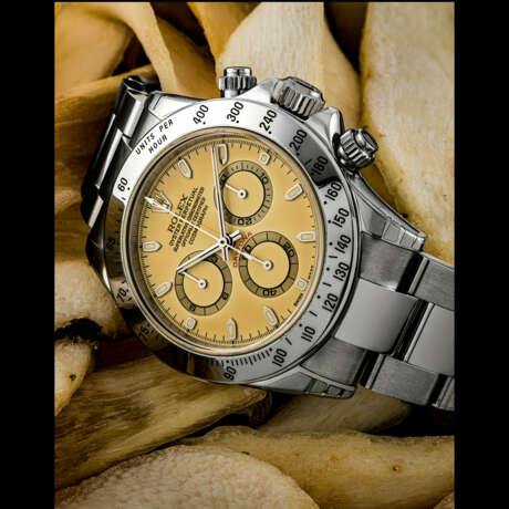 ROLEX. A STAINLESS STEEL AUTOMATIC CHRONOGRAPH WRISTWATCH WITH BRACELET AND “IVORY” COLOUR DIAL - photo 1