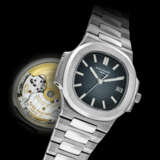 PATEK PHILIPPE. A RARE STAINLESS STEEL AUTOMATIC WRISTWATCH WITH SWEEP CENTRE SECONDS, DATE AND BRACELET - photo 1