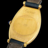 CARTIER. AN 18K GOLD TONNEAU-SHAPED WRISTWATCH - photo 2