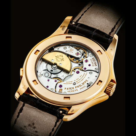 PATEK PHILIPPE. AN 18K PINK GOLD AUTOMATIC WORLD TIME WRISTWATCH - photo 2