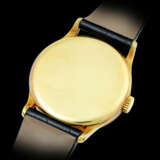 PATEK PHILIPPE. A LARGE AND ATTRACTIVE 18K GOLD WRISTWATCH - Foto 2