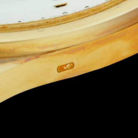 PATEK PHILIPPE. A LARGE AND ATTRACTIVE 18K GOLD WRISTWATCH - photo 5