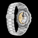 PATEK PHILIPPE. A RARE 18K WHITE GOLD AUTOMATIC WRISTWATCH WITH SWEEP CENTRE SECONDS, DATE AND BRACELET - фото 2