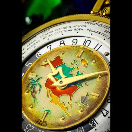 PATEK PHILIPPE. AN EXTRAORDINARY, EXTREMELY RARE AND HIGHLY IMPORTANT 18K GOLD WORLD TIME KEYLESS WATCH WITH “NORTH AMERICA” MAP CLOISONN&#201; ENAMEL DIAL - photo 5