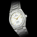 IWC. A STAINLESS STEEL AUTOMATIC WRISTWATCH WITH SWEEP CENTRE SECONDS, DATE AND BRACELET - Foto 1