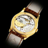 PATEK PHILIPPE. AN 18K GOLD AUTOMATIC WRISTWATCH WITH BREGUET NUMERALS - Foto 2