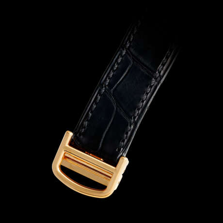 CARTIER. AN 18K PINK GOLD TONNEAU-SHAPED DUAL TIME WRISTWATCH - photo 3