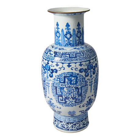 Große blau-weiße Vase mit Mäanderband - фото 1