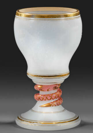 Alabasterglas-Pokal mit Schlange - фото 1