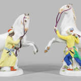 Paar Figuren von Pferdebändigern als Gegenstücke - фото 1