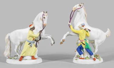 Paar Figuren von Pferdebändigern als Gegenstücke