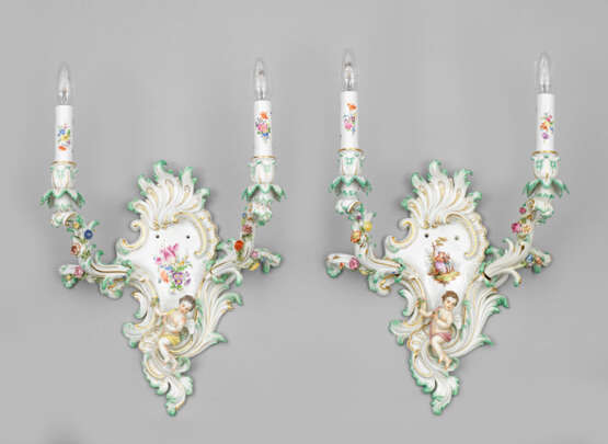 Paar Wandappliken mit Watteauszenen und Blumendekor - photo 1