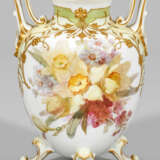 Prächtige Henkelvase mit Blumendekor in Weichmalerei - фото 1