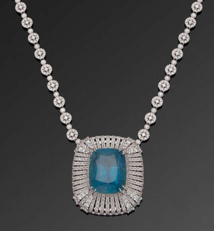 Glamouröses Diamantcollier mit großem Burma-Saphir - Foto 1