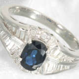 Ring: moderner Platinring mit Saphir und Diamanten, neuwertig - photo 1