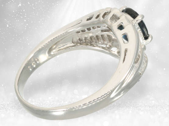 Ring: moderner Platinring mit Saphir und Diamanten, neuwertig - photo 4