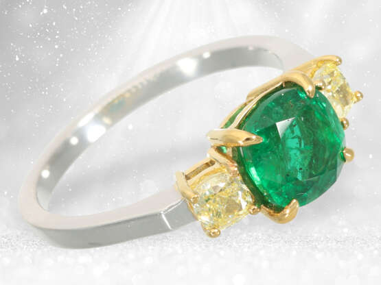 Bicolor-Goldschmiedering mit schönem Smaragd und gelben Fancy Diamanten - photo 2