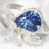 Ring: moderner, hochfeiner Platinring mit Saphir von 3ct und hochfeinen Diamanten, IGI - photo 1