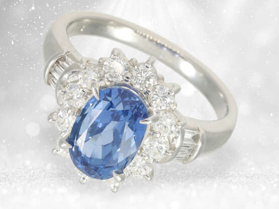 Ring: Platinring mit sehr wertvollem Ceylon Saphir "NO HEAT" und feinstem Diamantbesatz, neuwertig - photo 2