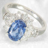 Ring: Platinring mit sehr wertvollem Ceylon Saphir "NO HEAT" und feinstem Diamantbesatz, neuwertig - photo 2