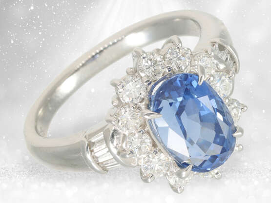 Ring: Platinring mit sehr wertvollem Ceylon Saphir "NO HEAT" und feinstem Diamantbesatz, neuwertig - photo 3