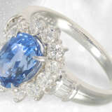 Ring: Platinring mit sehr wertvollem Ceylon Saphir "NO HEAT" und feinstem Diamantbesatz, neuwertig - photo 4