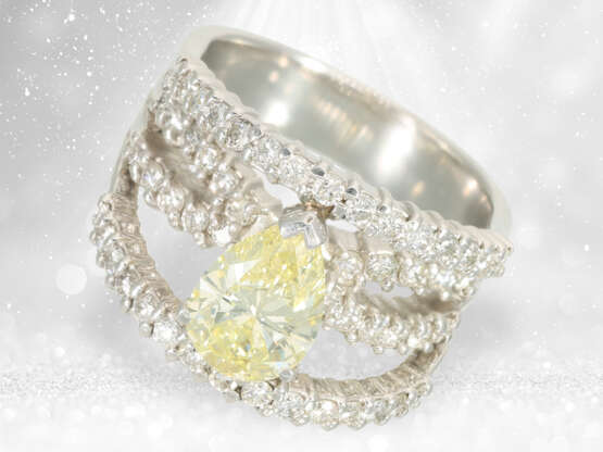 Ring: moderner Platin-Designerring mit großem Fancy Yellow Diamant von 1,34ct, IGI-Zertifikat - Foto 1