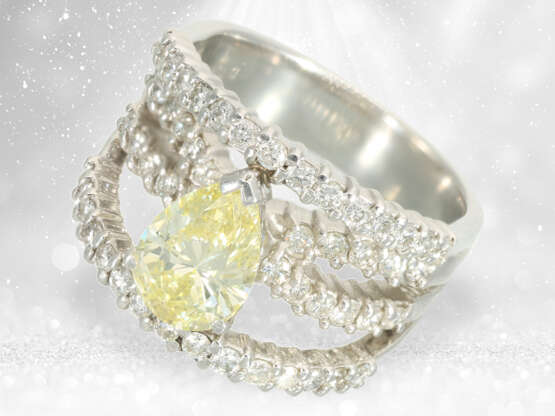 Ring: moderner Platin-Designerring mit großem Fancy Yellow Diamant von 1,34ct, IGI-Zertifikat - Foto 3