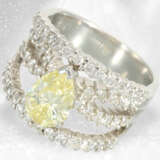 Ring: moderner Platin-Designerring mit großem Fancy Yellow Diamant von 1,34ct, IGI-Zertifikat - Foto 3