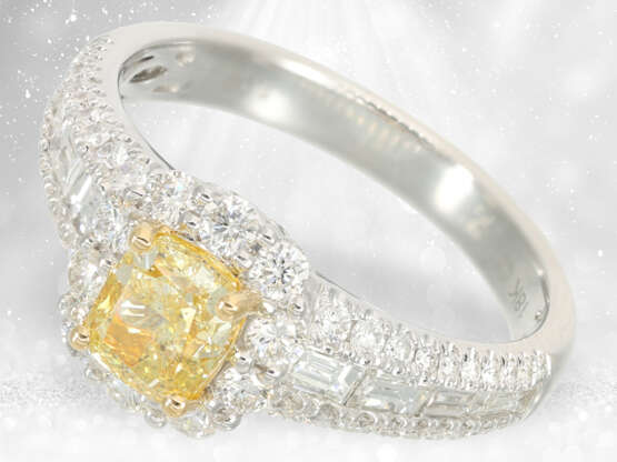Ring: aufwendig gestalteter Diamantring, Mittelstein Fancy Yellow 1ct, GIA-Zertifikat - фото 1
