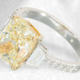 Ring: moderner, sehr hochwertiger Diamantring mit gelbem Cushion-Diamant von 5ct - фото 7