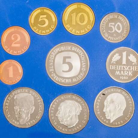 Schachtel mit grosser Anzahl an deutschen Kleinmünzen ab dem - фото 14