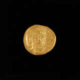 Byzanz /GOLD Kaiser Justinian I. Solidus, 545-565 n. Chr. - photo 2